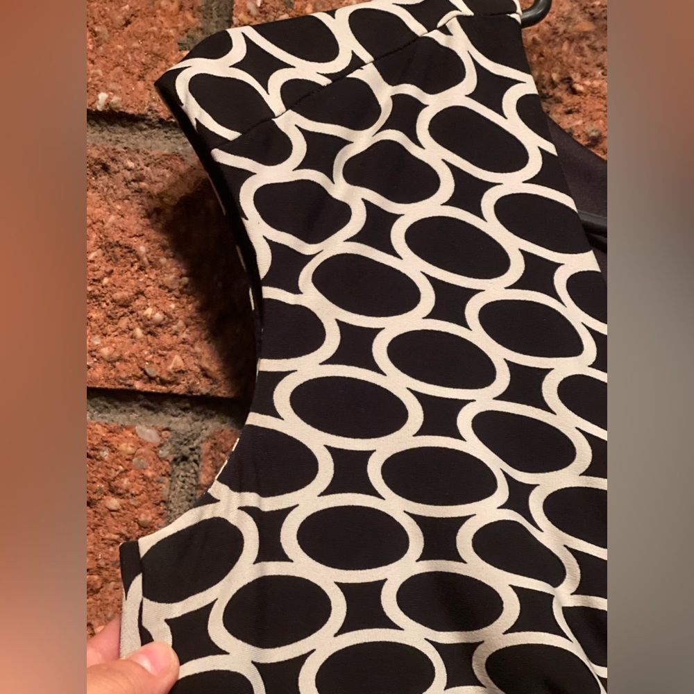 White House | Black Market A-Line Sleeveless Black/White Geometric Print Dress 4 - Picture 8 of 12
